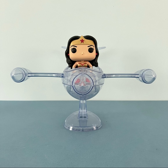 Funko Pop Rides Wonder Woman Invisible Jet Set - Picture 2 of 8